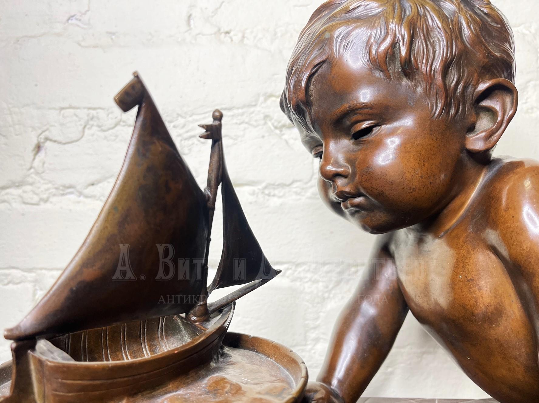 Ребенок с лодкой бронзовая скульптура Villanis